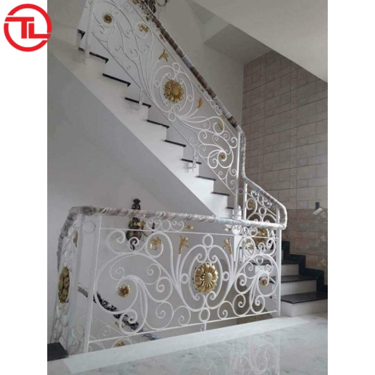 Cầu Thang sắt M4